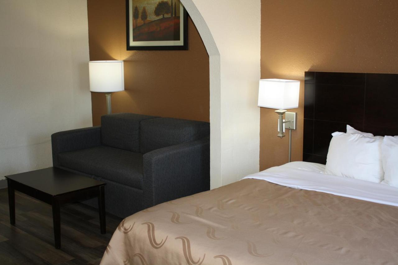 Quality & I-44 Hotel Wichita Falls