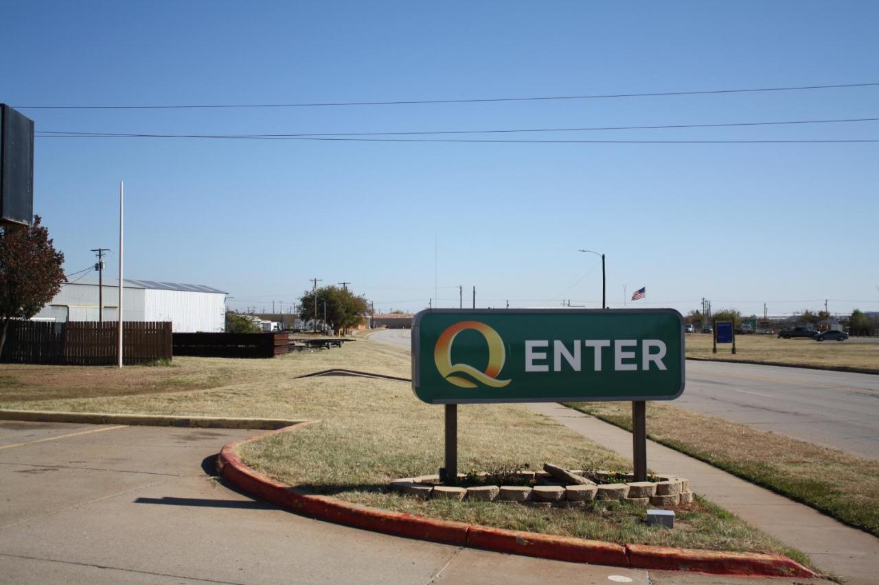 Quality & I-44 Hotel Wichita Falls