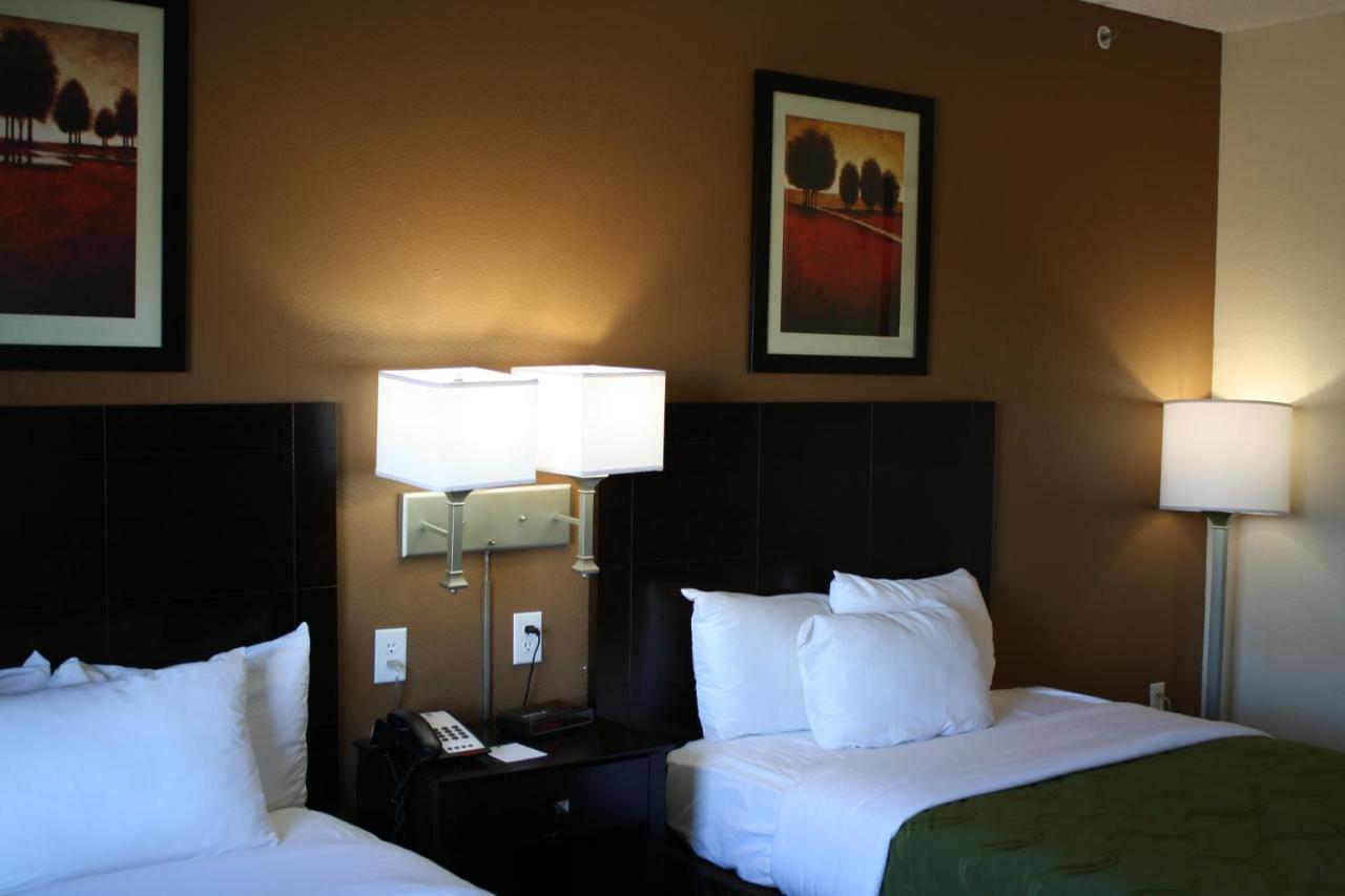 Quality & I-44 Hotel Wichita Falls