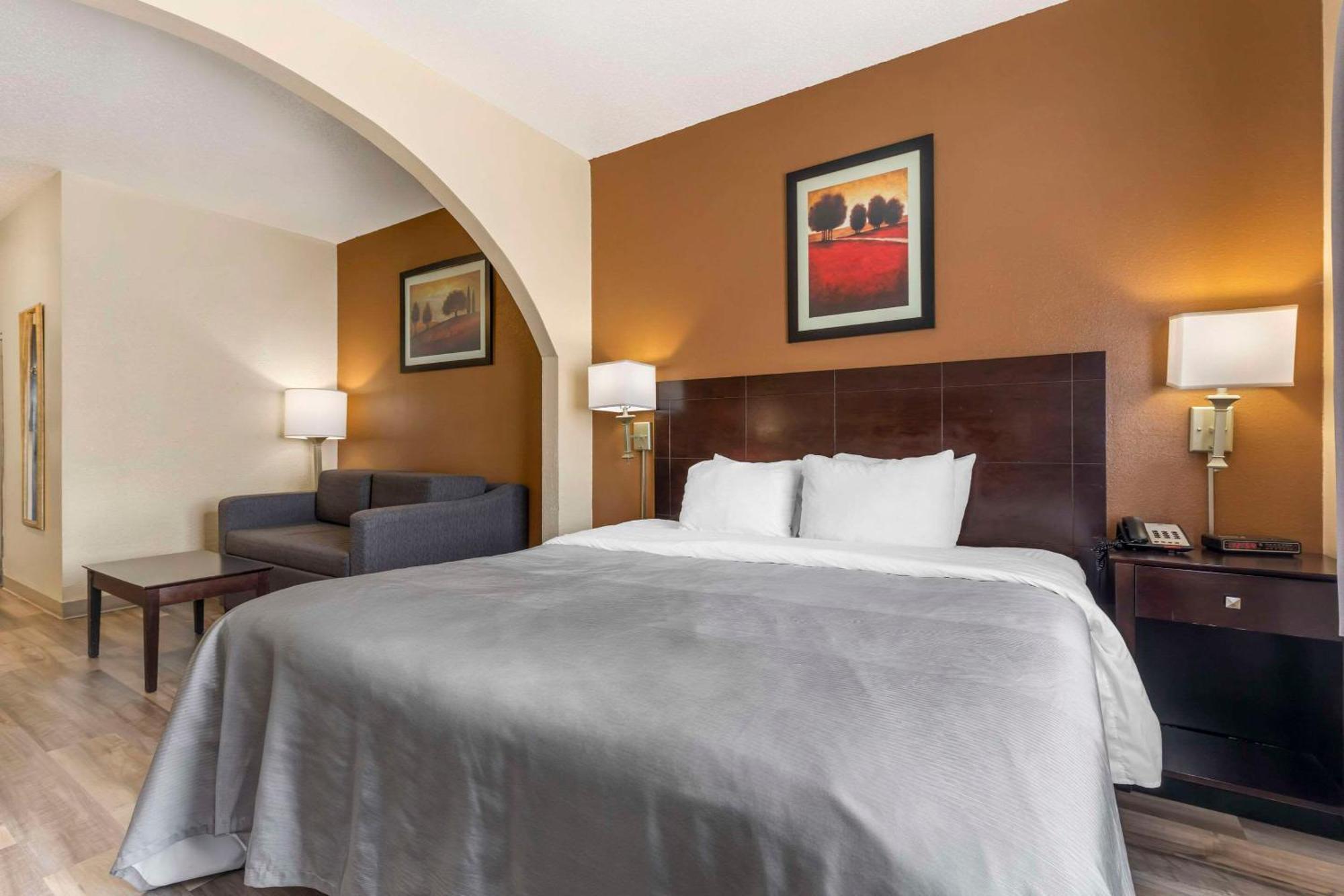 Hotel Quality & I-44 3*