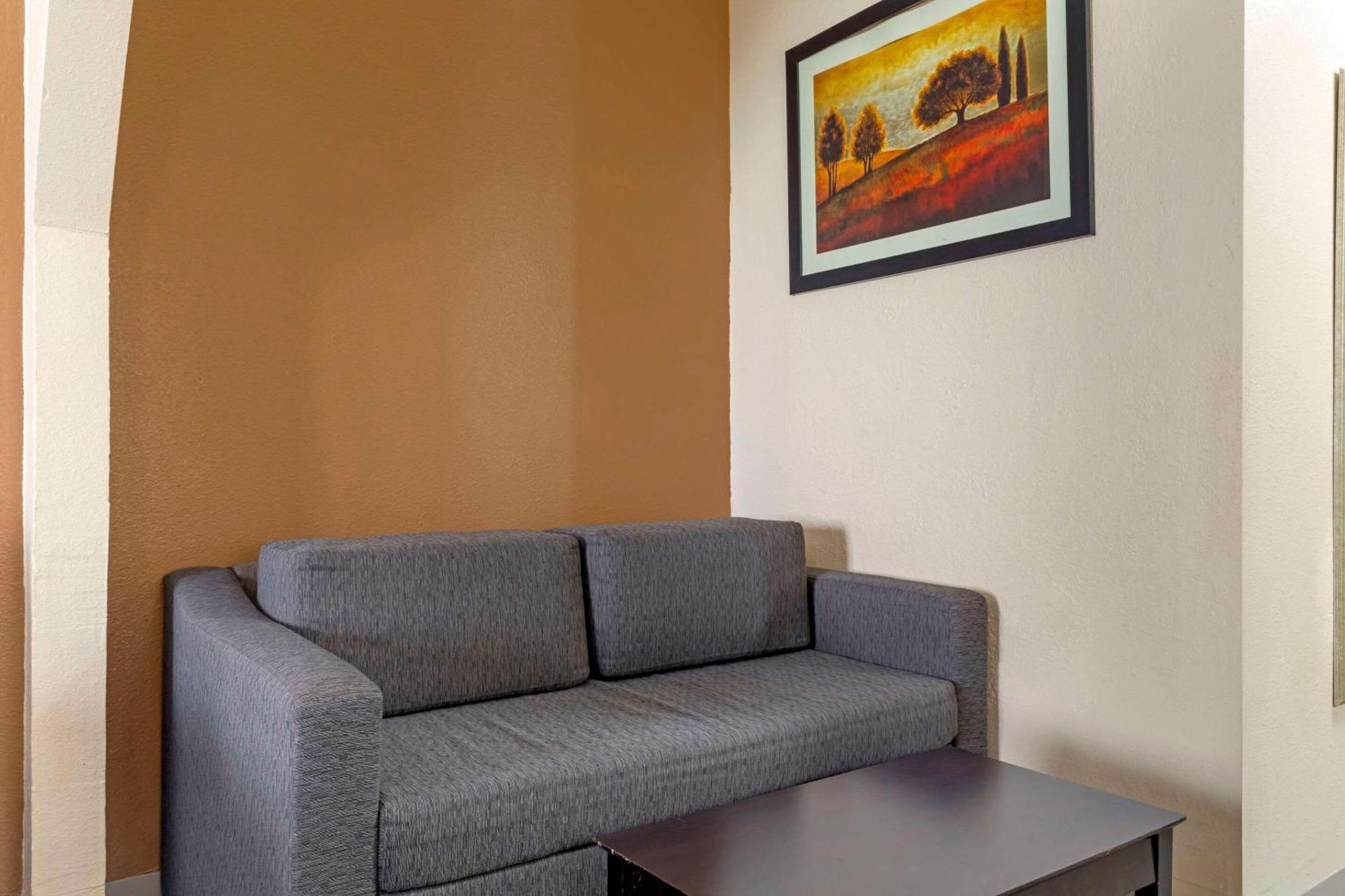 Quality & I-44 Hotel Wichita Falls