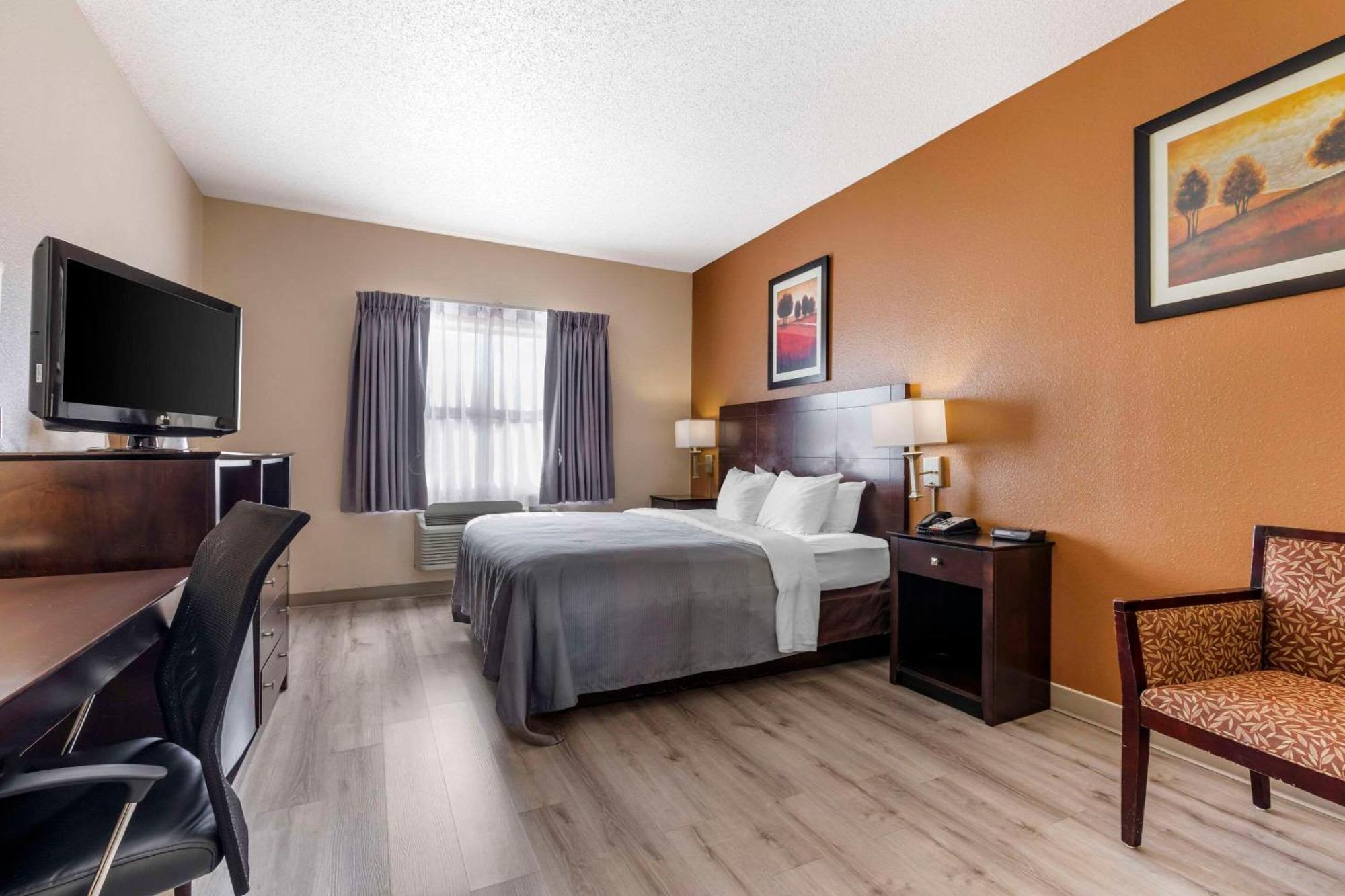 Quality & I-44 Hotel 3*