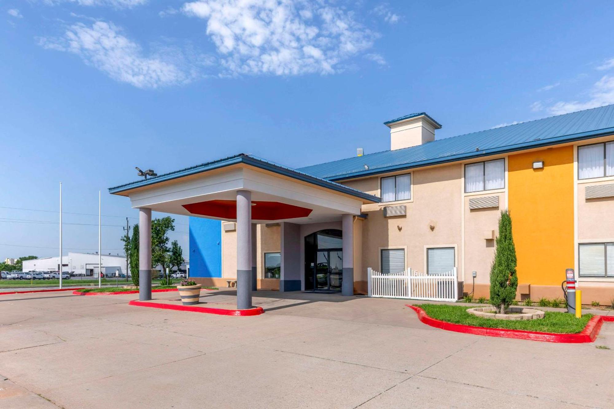 Hotel Quality & I-44 3*